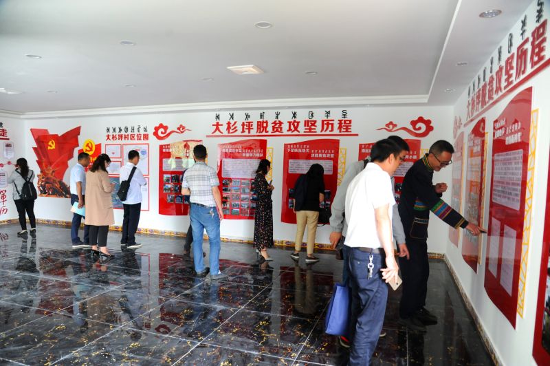 (图片新闻)雷波:励志村史受青睐—1、(江泽明 摄) (图片新闻)雷波:励志村史受青睐—1、(江泽明 摄)